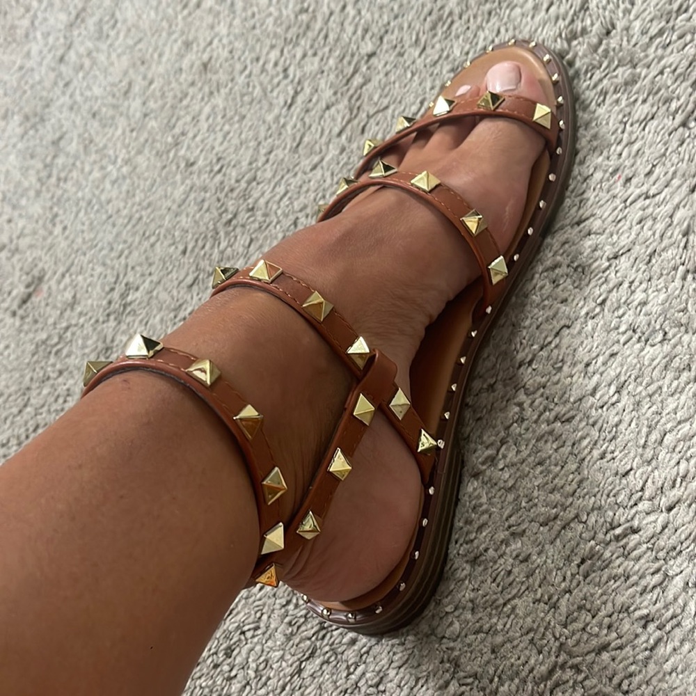 Women’s strappy ankle sandal